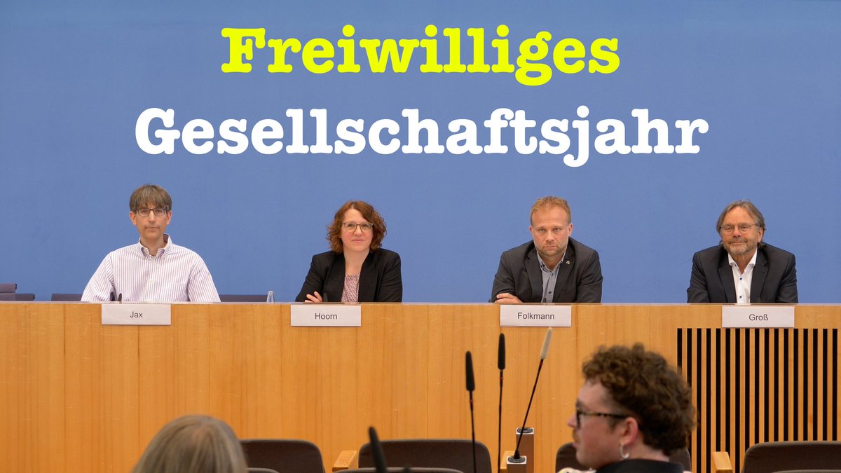 JungNaiv's tweet photo. Komplette Bundespressekonferenz zur Forderung nach einem Rechtsanspruch auf ein freiwilliges Gesellschaftsjahr
https://t.co/a9OMtKrLIK
#BPK #Gesellschaftsjahr https://t.co/YbczayZPTB