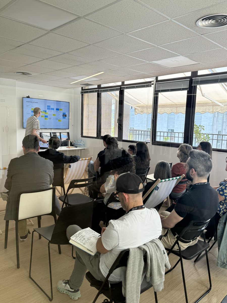 Comenzamos el XXII aniversario #lin3s con 3 ponencias a cargo de nuestros compañeros Elena Fernández, Oiane Etxebarria, Davide Mariani y Jon Onandia compartiendo conocimiento sobre estrategia de demanda, experiencia y privacy