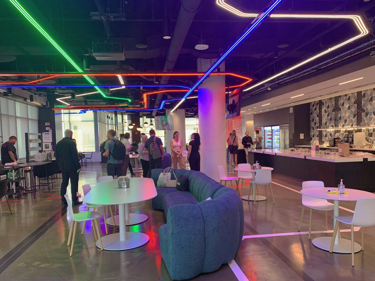 Lee_cusa's tweet image. Let&apos;s make today ridiculously amazing! 🌟💼