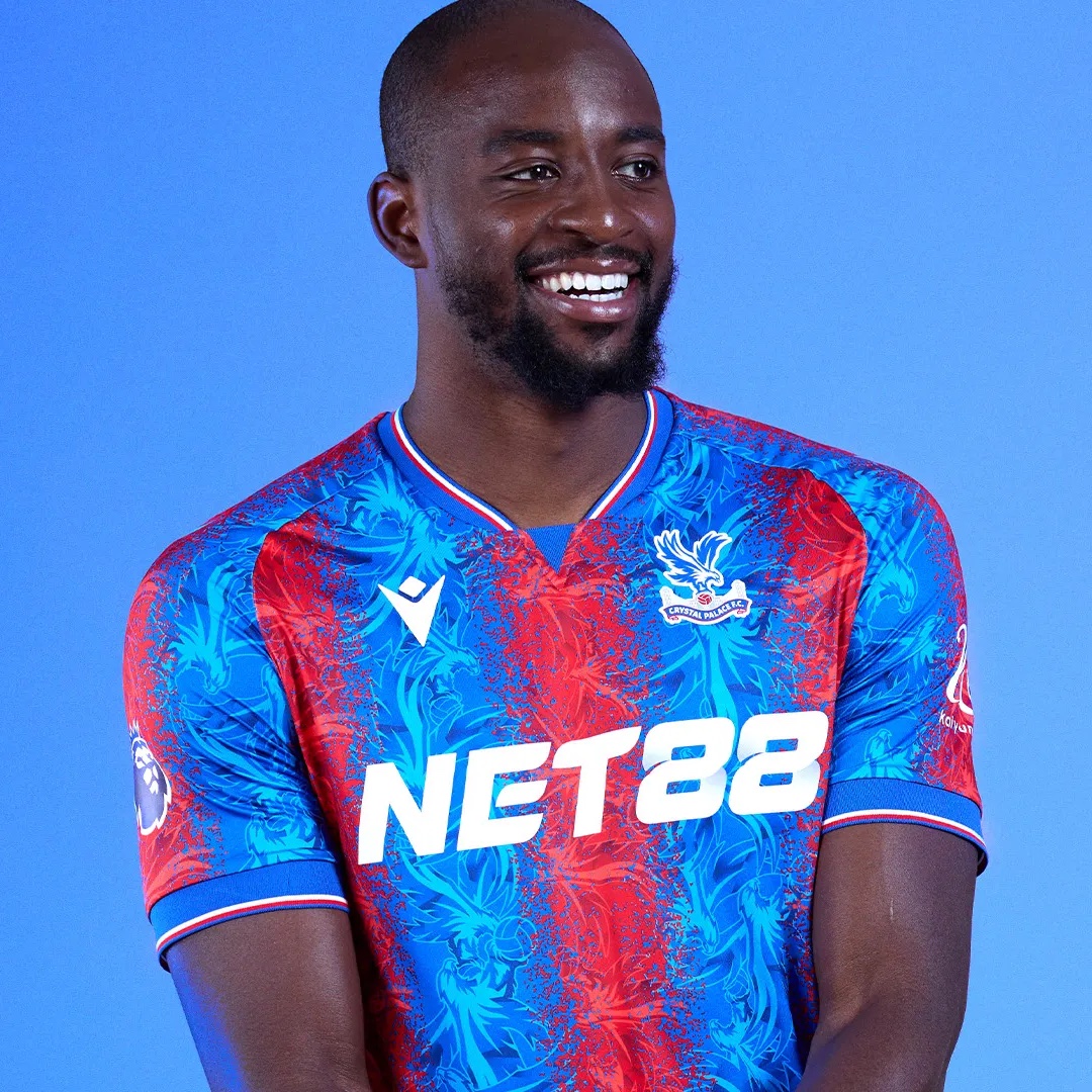 classicshirts's tweet photo. 🚨Shirt Alert🚨

The new Crystal Palace home shirt is here.

A sponsor change for 2024/25, the shirt features a repeated Eagle pattern within the contrasting stripes as the club celebrates 100 years since Selhurst Park opened.

Thoughts? 🤔 https://t.co/P7u21WWO15