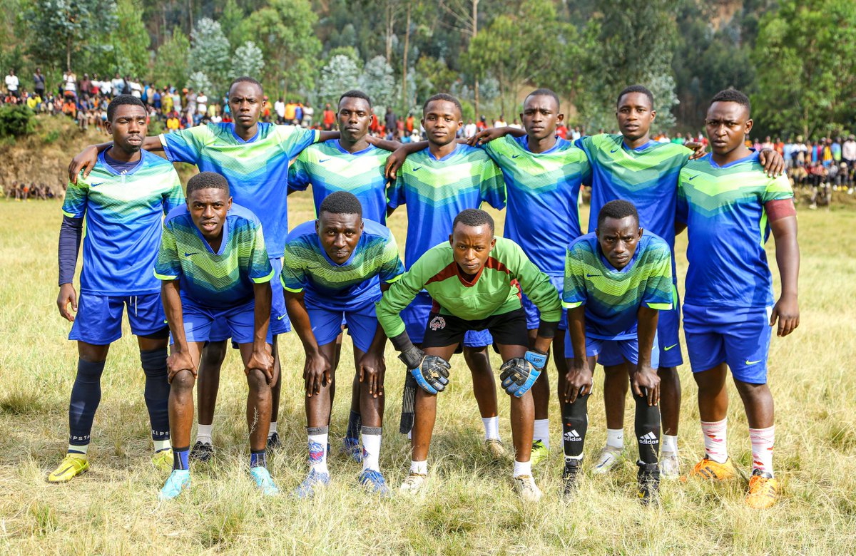 ApefaNgo's tweet photo. Ikipe y'Umurenge wa Cyahinda yatsindiye kuzahagararira Akarere ka Nyaruguru, mu marushanwa ya "NDC Awareness through Football competition 2024", nyuma y'uko itsinze Umurenge wa Muganza kuri Penaliti 8-7, mu gihe bari banganyije 0-0.   #NDCAwarenessfootballcompetition2024 https://t.co/c1V8ndV8TD