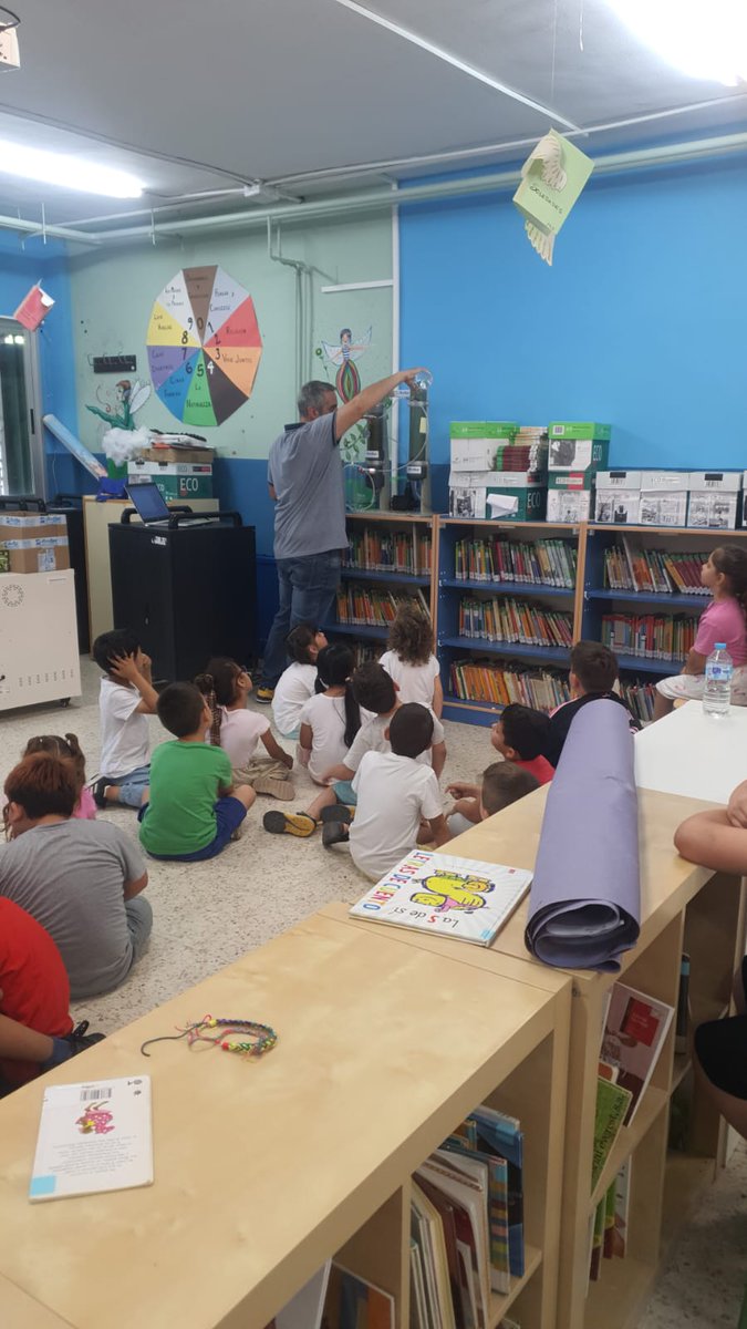 emiliopradosEP's tweet photo. 📚💧 ¡Aprendiendo sobre el agua! 

Hoy, nuestros alumnos de 1º de primaria han tenido la oportunidad de ver en directo el proceso de depuración del agua. 🚰🔍 https://t.co/aL3PEOpO8r