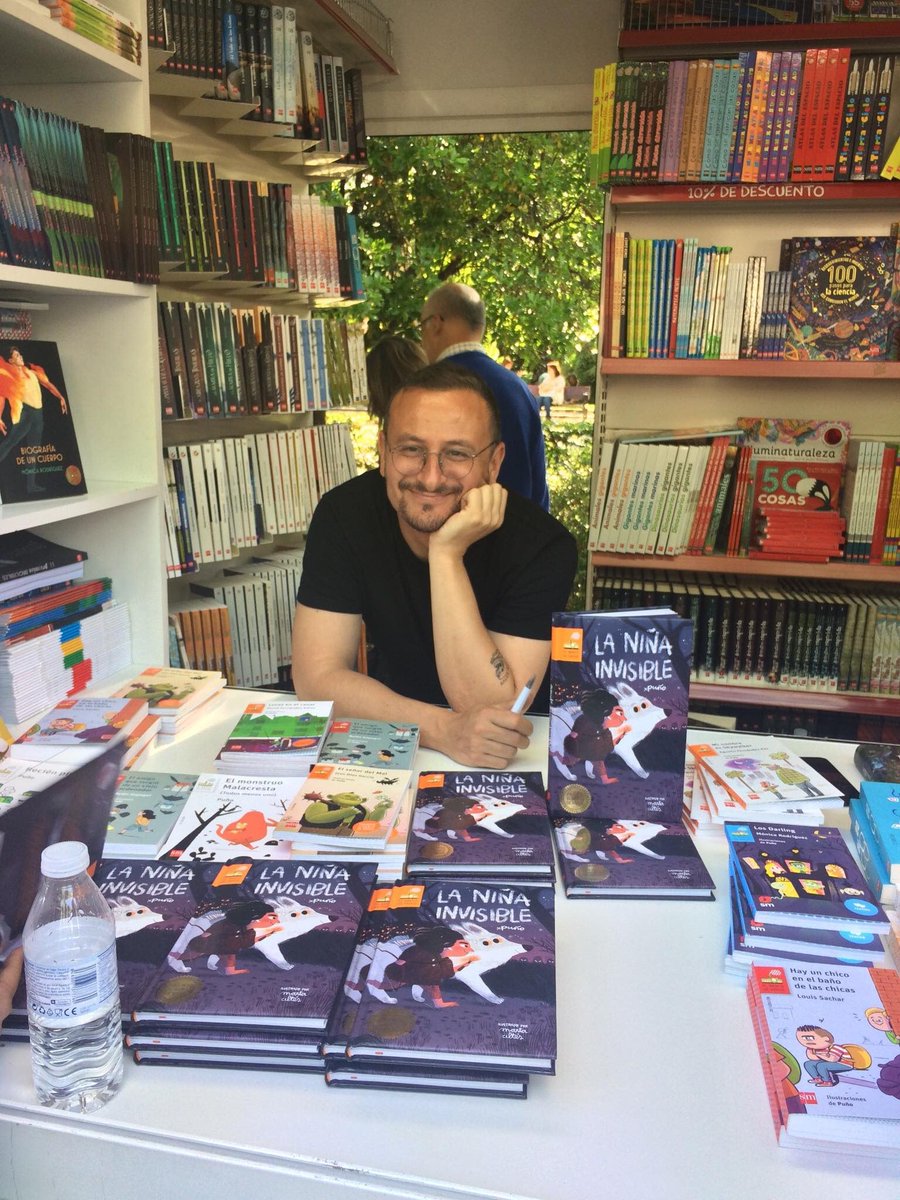 Este domingo 16, de 12h a 14h,  estaré firmando en la caseta de <a href="/SM_Espana/">SM España</a> en la Feria del Libro de Madrid. Más tarde, en la misma Feria, a las 19h, dibujaré en directo el cuento que las niñas y niños asistentes se vayan inventando. ¡Vengan a verme!