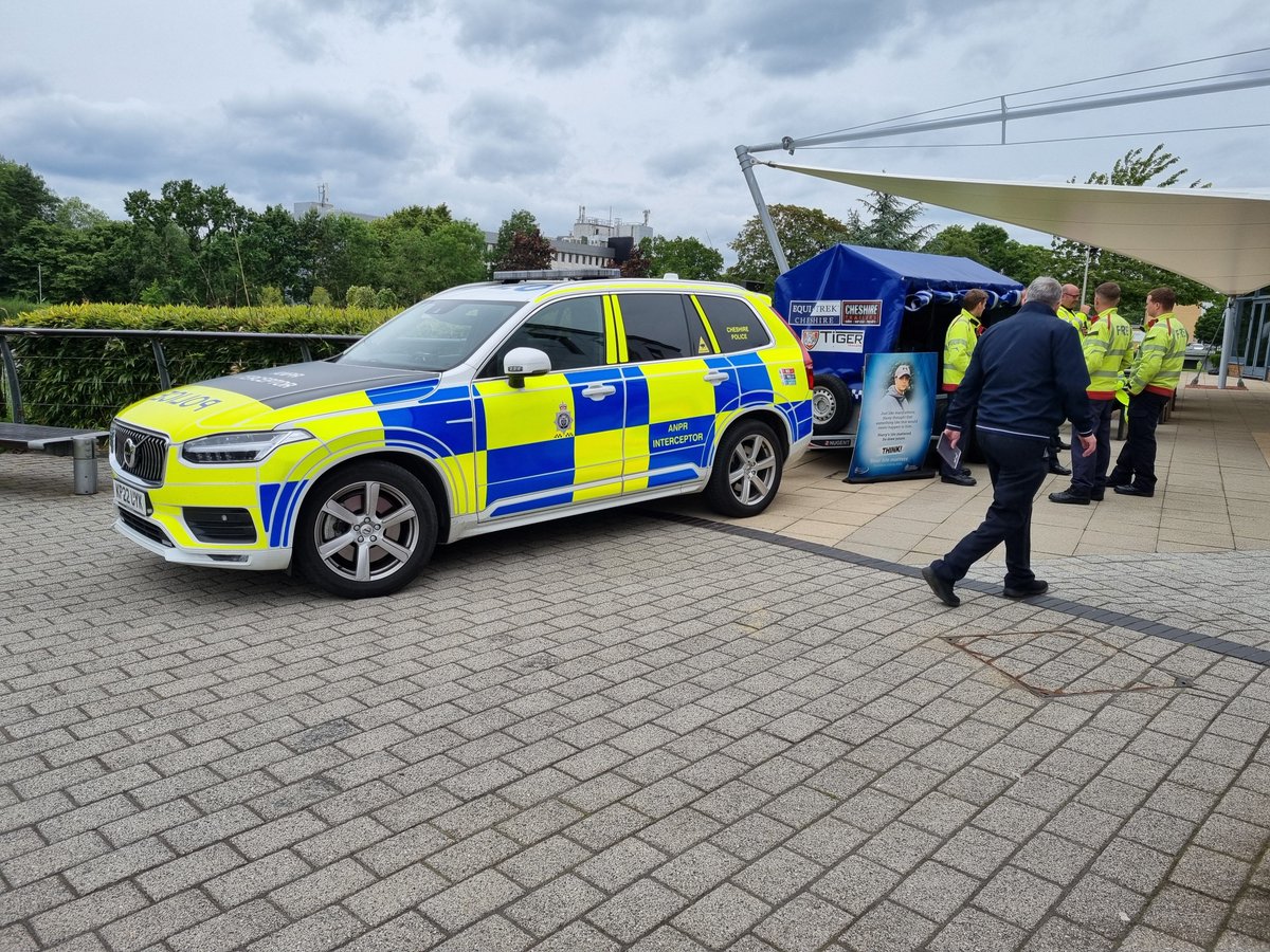Crews are in Birchwood park promoting the biker THINK campaign. Come visit the Police and fire service and hear about Road safety. 
We hope to raise awareness to drivers approaching at junctions to take the time to look and look again for emerging motorbikes and cyclists 🏍️ 🚲