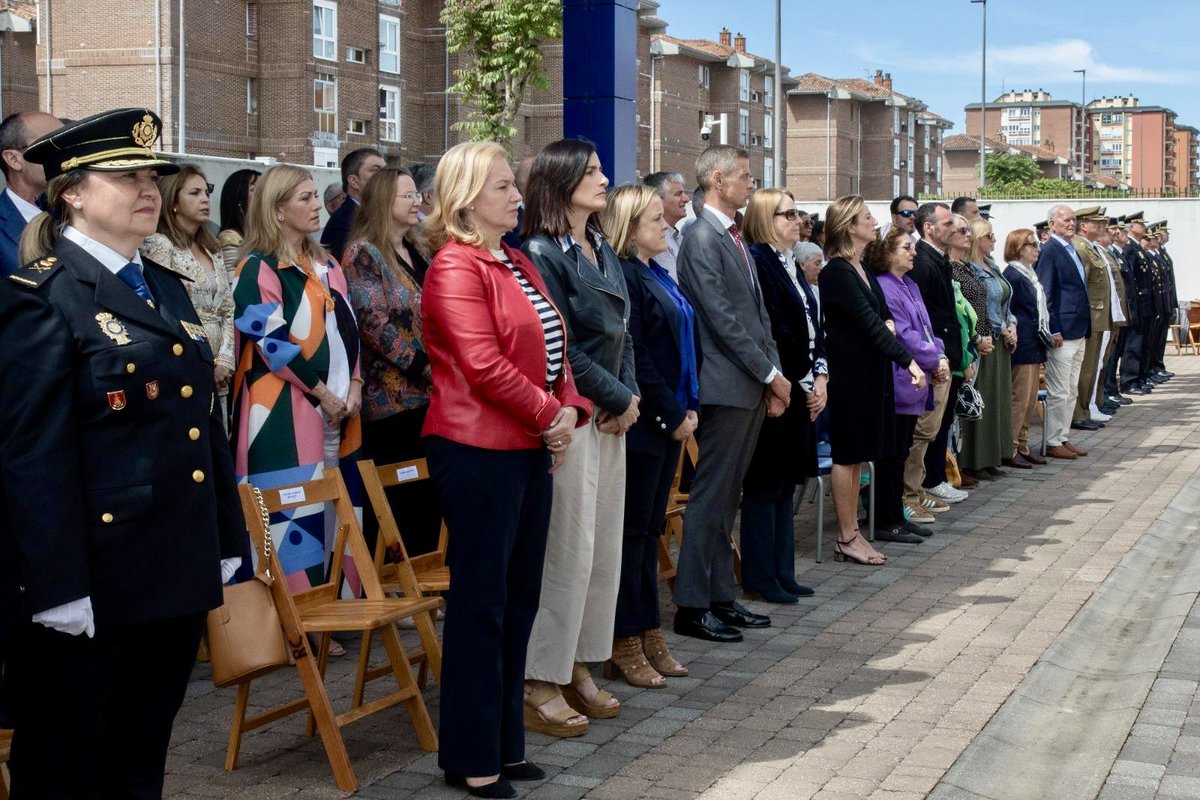 🟢 Nuestra diputada Rosa Díaz <a href="/rcdiazfer73/">ROSA DIAZ</a> ha asistido este jueves al acto de homenaje del “Día de las víctimas del terrorismo de la #PoliciaNacional”, en el Patio de la Sede de la Jefatura Superior de Policía <a href="/policia/">Policía Nacional</a> en #Santander #Cantabria 

#DiadelasVictimasdelTerrorismo