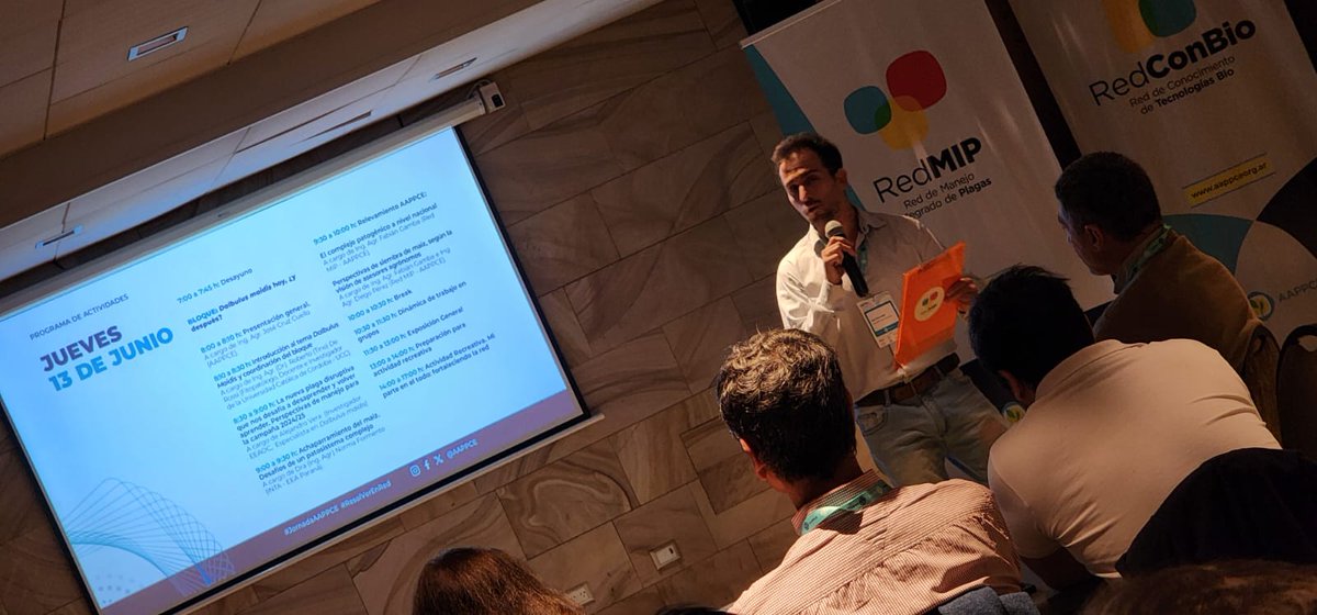 AAPPCE's tweet photo. 🔛 Comenzó el segundo día de la #JornadaAAPPCE.

Hoy discutimos a pleno la gran problemática de la campaña: Dalbulus maidis y sus efectos en maíz. 🐛 🌽 🌱

#ResolVerEnRed. https://t.co/6KEvMRsgU2
