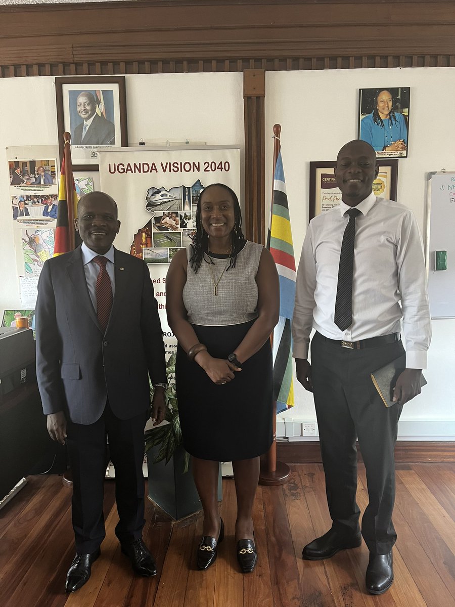 pamdebams's tweet image. Empowering Uganda's Future: Envisioning Double-Digit Growth through Strategic Enterprise Development. 🌟 Held insightful discussion today at NPA togather with Dr. Ocici and DCP Eng. Dr. Lule.  #MakingADifference #InspiringConversations