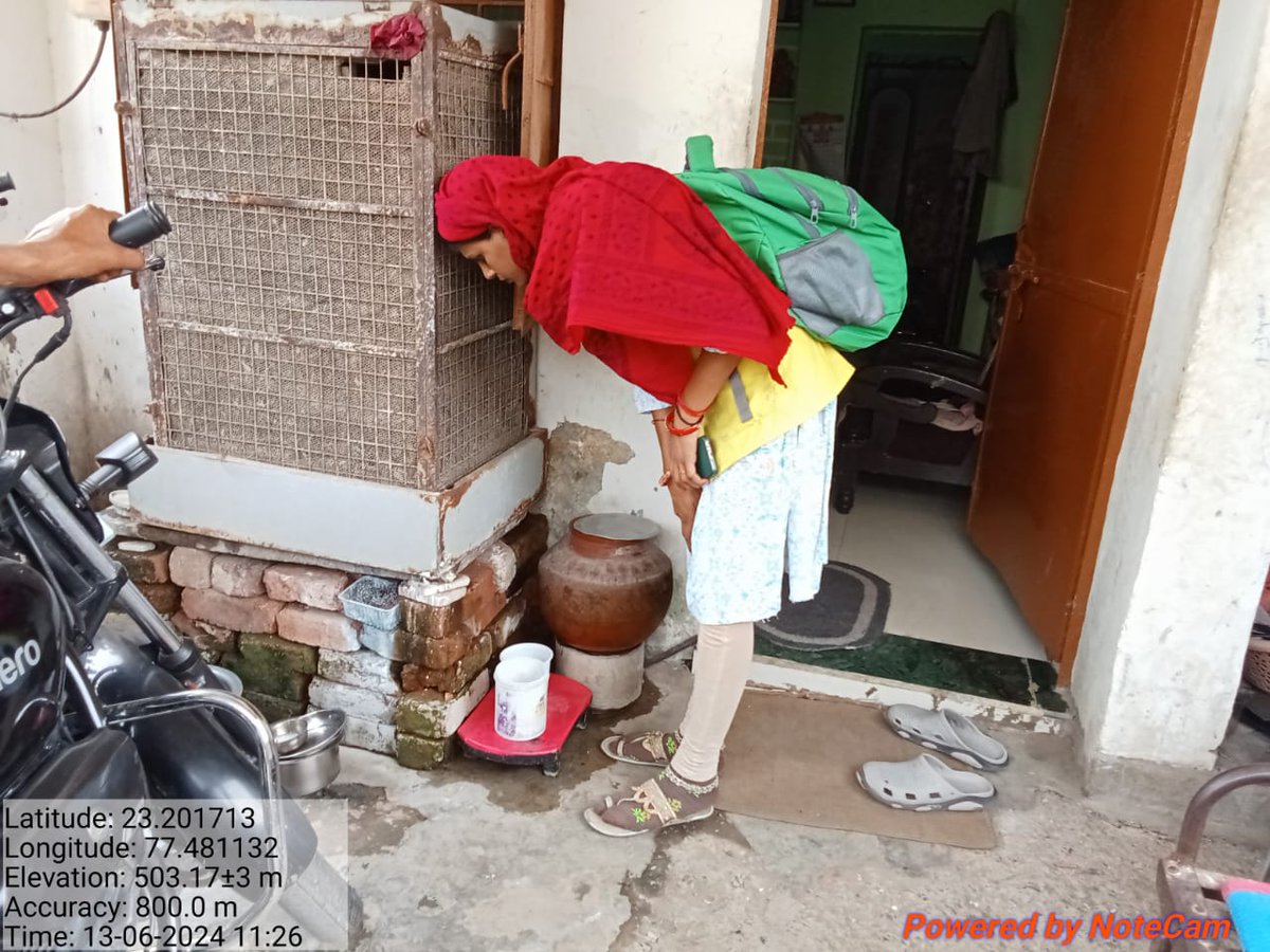NishaKu02380305's tweet photo. वार्ड 55Zone5 70 Qwater लहार पुर बस्ती में समुदाय के लोगों को मॉड्यूल के माध्यम से डेंगू मलेरिया के लक्ष्ण और उससे बचने के उपाय बताये और पानी को हर हफ्ते साफ करने के लिए कहा! @santoshbhargav2 @cmhobhopal @HimanshuJayswar @sksomya @GodrejGoodGreen @FamilyhealthIn @CollectorBhopal https://t.co/gNwYJhhSmy