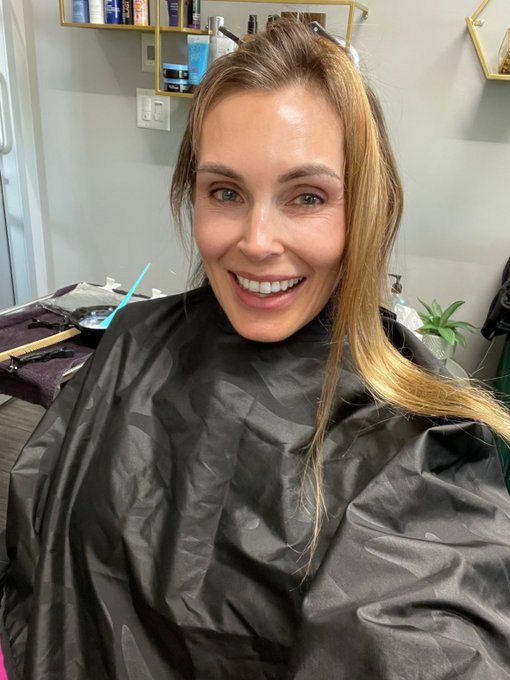 I'm getting brunette!  Nah just kidding 🤣🤣 But what do you think about the idea? https://t.co/VNmSHi<a href="/tag/shadeson"class="tags"><span>#shadeson</span></a><a href="/tag/summervibes"class="tags"><span>#summervibes</span></a><a href="/tag/nationalsunglassesday"class="tags"><span>#nationalsunglassesday</span></a>