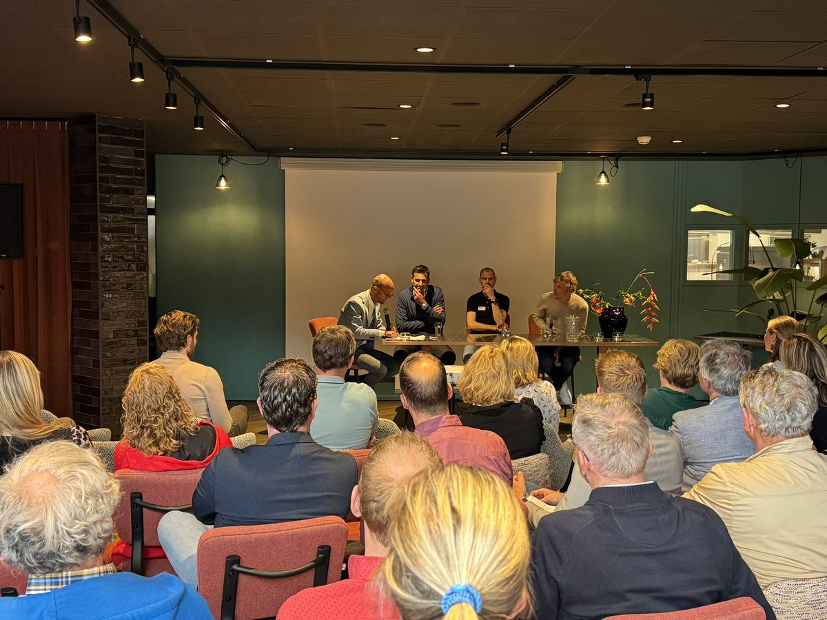 HuismanWilco's tweet photo. Succesvolle 2de Sportcafé vanuit het SBA ll, thema de 'Maatschappelijke Waarde van Topsport'. Tafelgasten wethouder Nick Derks o.a. topsport evenementen, Priscilla Trip voorzitter BKA, oud-topsporters Joram Maan , Gert-Jan Wassink en paralympisch sporter Tristan Bangma. https://t.co/9twtwaLkrT