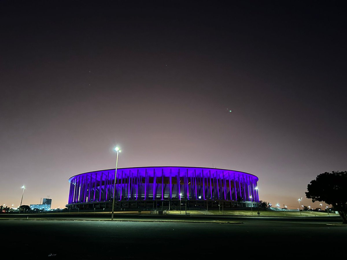 arenamane's tweet photo. Lembrando que hoje teremos mais uma noite de iluminação especial da Arena BRB a partir das 18h!
Às 19:10 nossa representante estará lá com brindes para receber o Army 💜
Esperamos vocês para mais um dia de #BTSFESTA2024!
#BTSComeToBSB #BTS11thAnniversary 

Foto 1: babilimagontijo https://t.co/RiiTQUwK8E