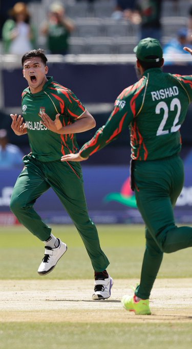 Taskin draws the first blood for Bangladesh & the opening partnership has been broken!