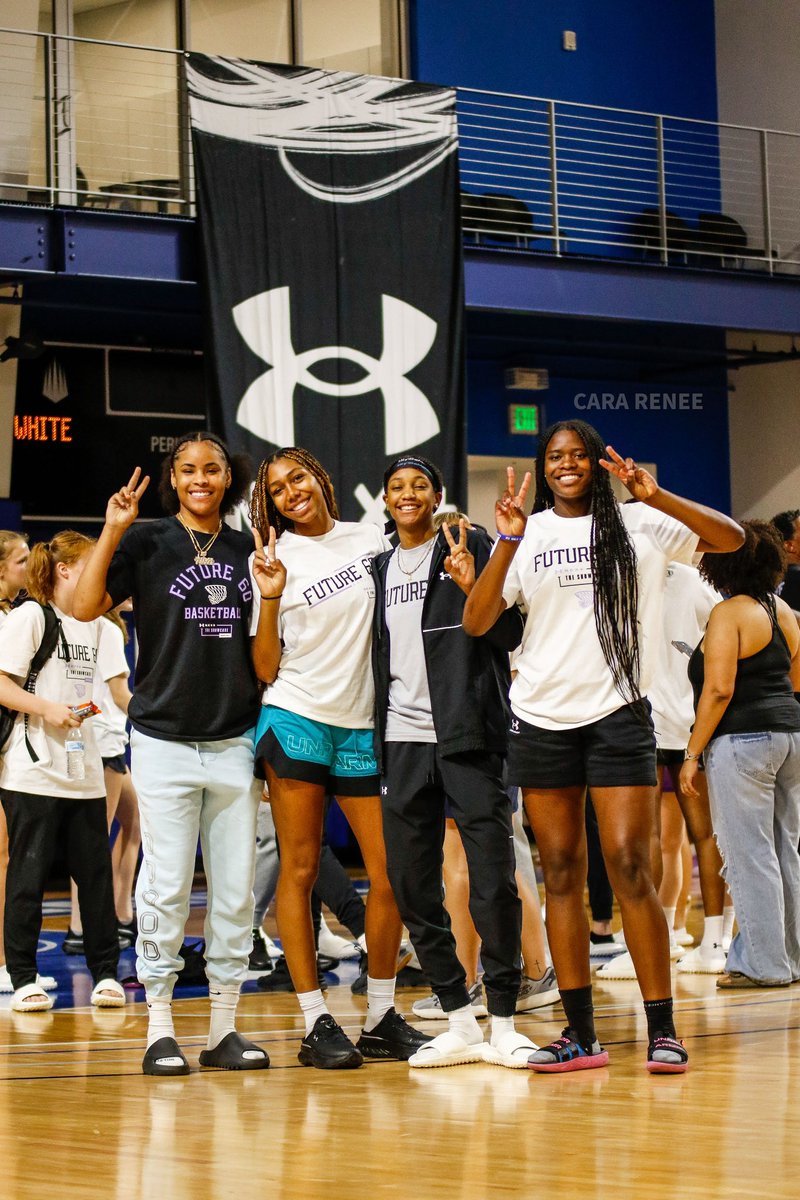 TheHollandHarr1's tweet photo. Thank you @UANextGHoops for the invite to UA Future 60. It was an amazing experience!!! #RelentlessGrind🏀 @FGBvsEveryone @MVAGBB @carebearr__ https://t.co/gHabHWxdfF
