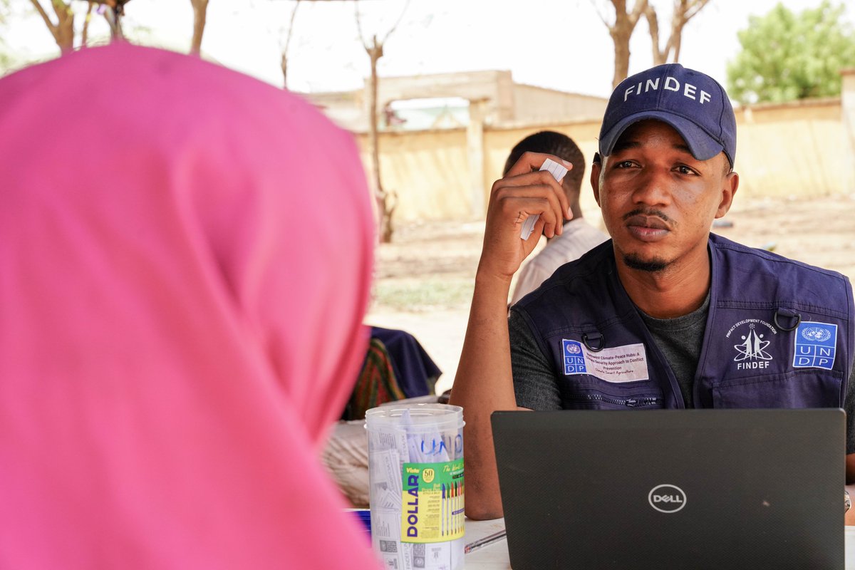 UNDPNigeria's tweet photo. To enhance climate-smart agriculture, @UNDP 🇳🇬, distributed improved seedlings to 500 individuals in rural communities in #Illela LGA of #Sokoto. This initiative will help local farmers boost their resilience to climate change &amp; increase agricultural productivity. @NorAmbNigeria https://t.co/LxfA2mQMNn