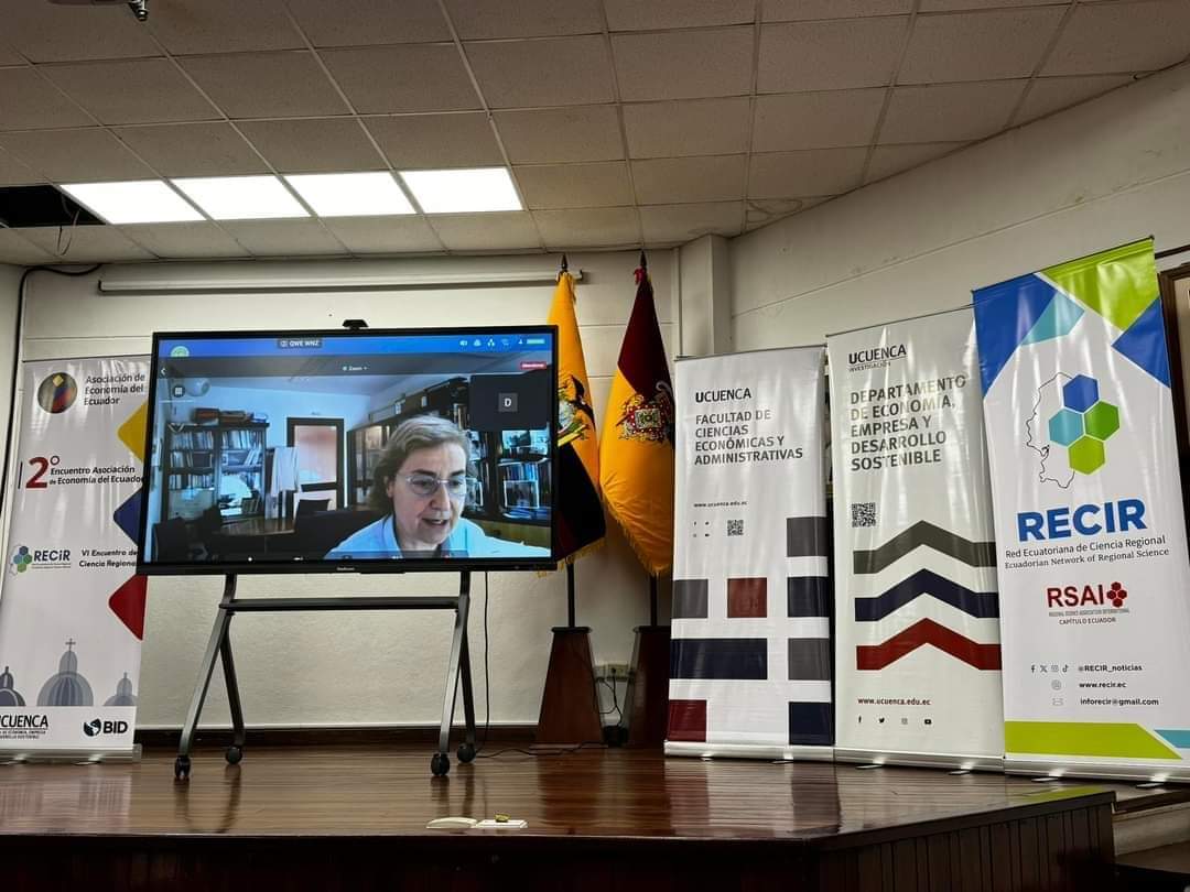 RECIR_News's tweet photo. In the VI Meetings of Regional Science, Roberta Capello, Ph.D from the Politécnico de Milán and ERSA President, talks about the technological transition and regional effects.
.
#ENACIR #recir #UniversidaddeCuenca https://t.co/5jlxXEWV7f