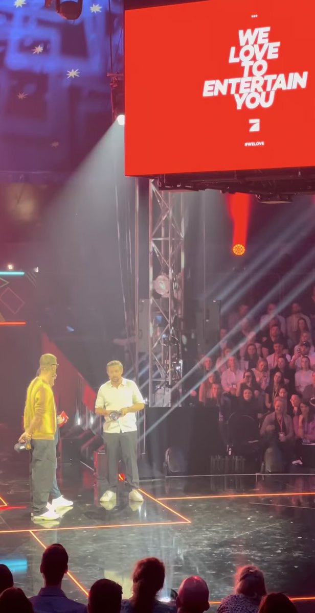 Sophifei's tweet image. Joko und Klaas bei den #screenforcedays