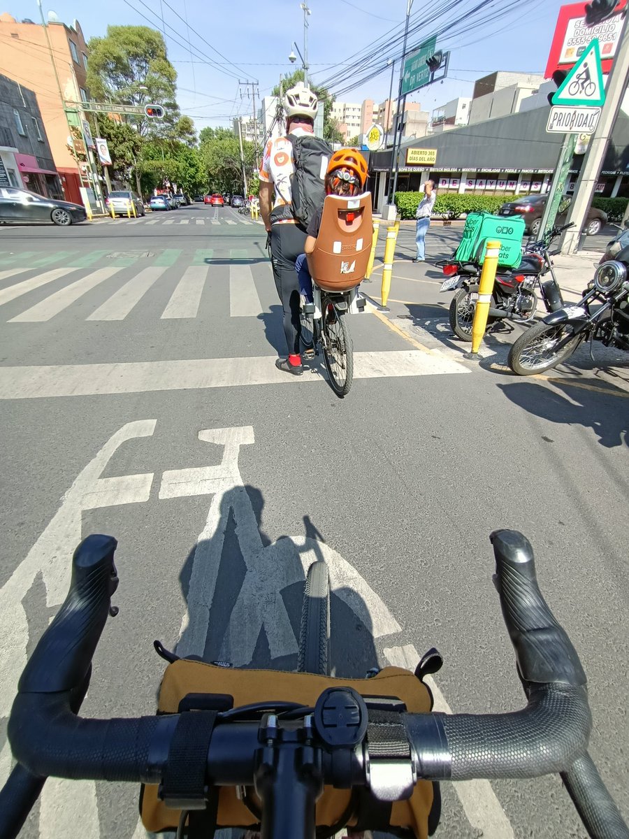 Este tipo de ciclistas son la principal razón por las que siempre deben respetarse las ciclovías.