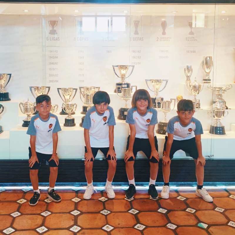 Academia_VCF's tweet photo. 👏👏 Reconocimiento a nuestros jugadores de Fútbol 8 que más han participado en las actividades complementarias

🦇 Pau Collado
🦇 Guillermo Palop
🦇 Álex Ferrer
🦇 Marc Bueno
🦇 Hugo Gozálbez

Grande, FAMILIA ‼️