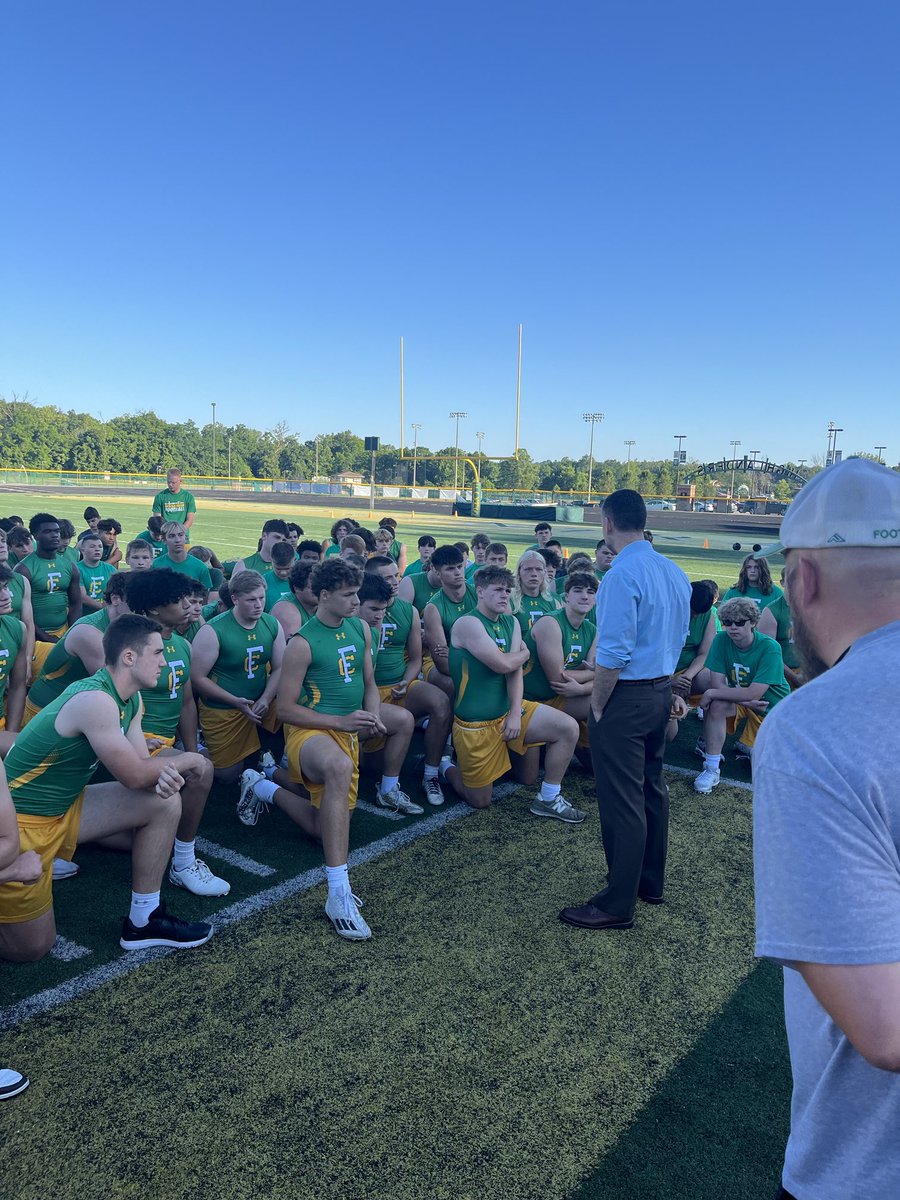 FloydCentralFB's tweet photo. Thanks to our Principal, Mr Hatton, for coming to morning practice and sharing some encouraging words with the team! https://t.co/2o45oiya7U