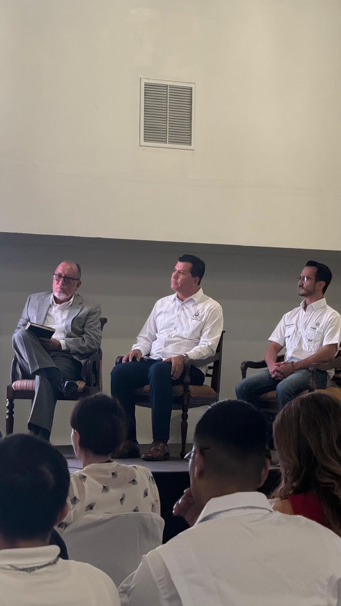 muni_barrios's tweet photo. En el evento de @CaribeCircular acompañando al  Alcalde @SARCENOH participa el Gobernador de #Izabal, Presidente de Junta de @santotomasport y el  Honorable Concejo Municipal. Desde la #DIGAM de @muni_barrios se trabaja en la implementación de buenas practicas  ambientales. https://t.co/crHhCh5vTu