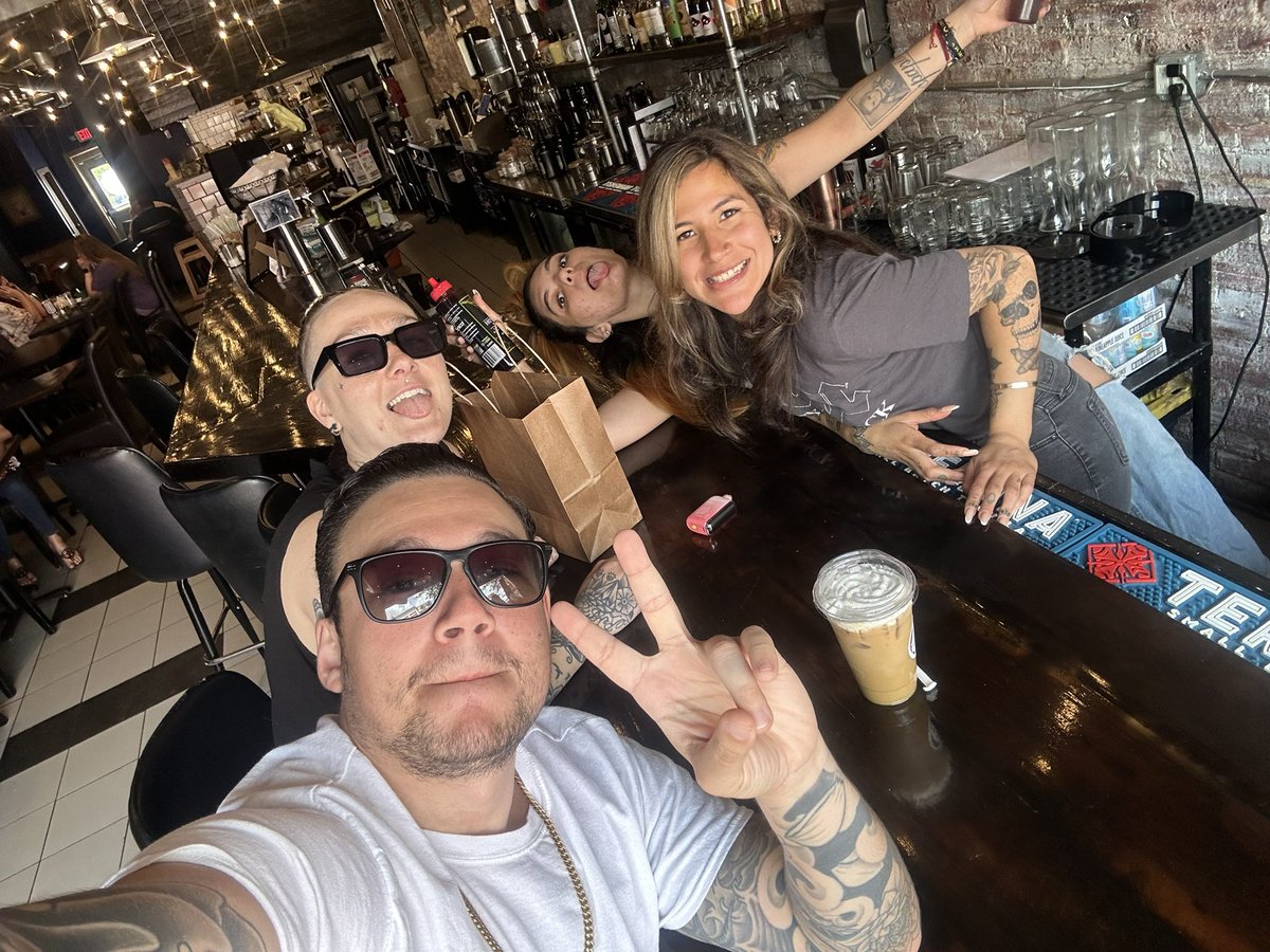 Groupies am I rite 🙄🙄