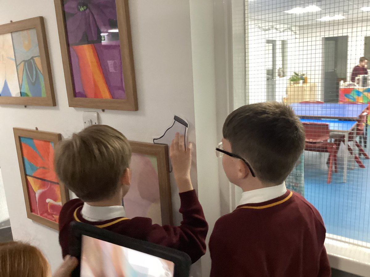 PDA_Y3's tweet image. We went on a right angle hunt around school this morning.  #pdamaths