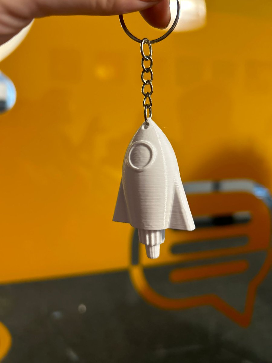 workwithplus's tweet image. ¡Taller interno WorkWithPlus! ✨

Ayer Francisco Rosello, Support Manager, nos presentó las bases sobre impresión 3D, curiosidades, y trajo algunas de sus creaciones 🚀

¡Gracias Francisco por tu aporte! Y por el llavero de cohete de regalo, muy representativo de #WorkWithPlus🎁