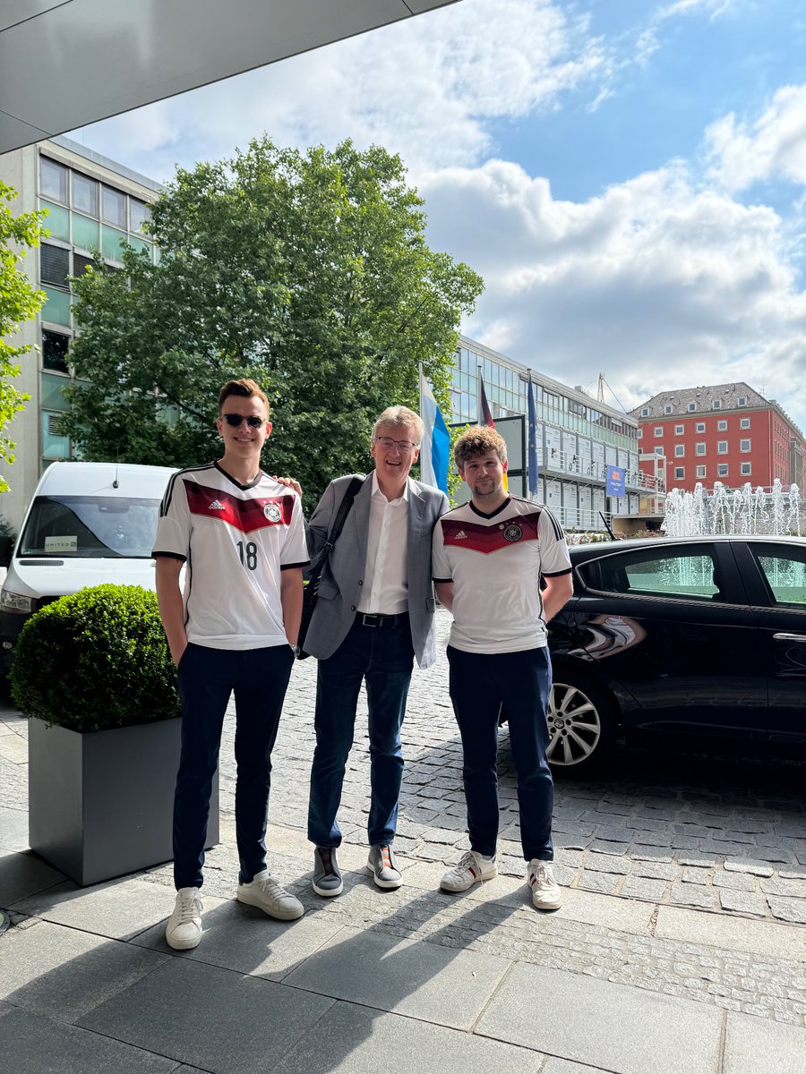 dmac68's tweet image. Huge thanks to Torsten Bach along with Daniel and Tim and all the folks at TU Munich who hosted me today and showed up in their German strips. Really hoping your generosity extends to the Scotland Germany game tomorrow night!!