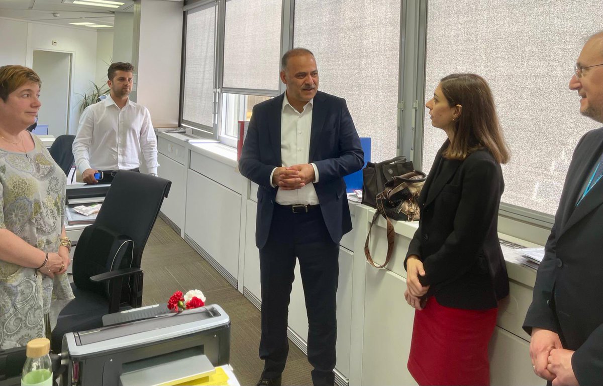 Uluslararası Telekomünikasyon Birliği (ITU) toplantıları için Cenevre'de bulunan Ulaştırma ve Altyapı Bakan Yardımcısı Sn. Dr. Ömer Fatih Sayan'a ve Bilgi Teknolojileri ve İletişim Kurumu Kurul Başkanı Sn. Ömer Abdullah Karagözoğlu'na nazik ziyaretleri için teşekkür ederiz.