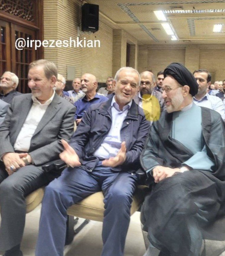 حرومزاده هایی که چهل سال ملت رو سرکار گذاشتن
کیرم تو عمامه خاتمی و دماغ جهانگیری
مردم خیلی وقته سیفون شما جاکشا رو کشیدن
#رای_بی_رای