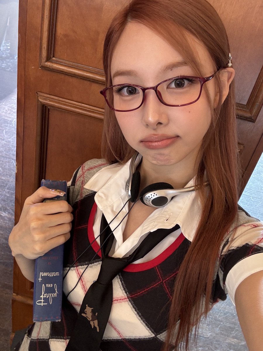 imnayeonarchive's tweet image. 