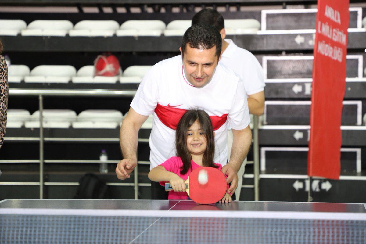 📍Antalya Spor Salonu 

Geleceğimizin teminatı olan minik yavrularımıza spor alışkanlığını kazandırmak amacıyla, İl Millî Eğitim Müdürlüğümüz ile Gençlik ve Spor İl Müdürlüğü tarafından düzenlenen; voleybol, basketbol, atletizm, okçuluk, masa tenisi ve futbol gibi spor