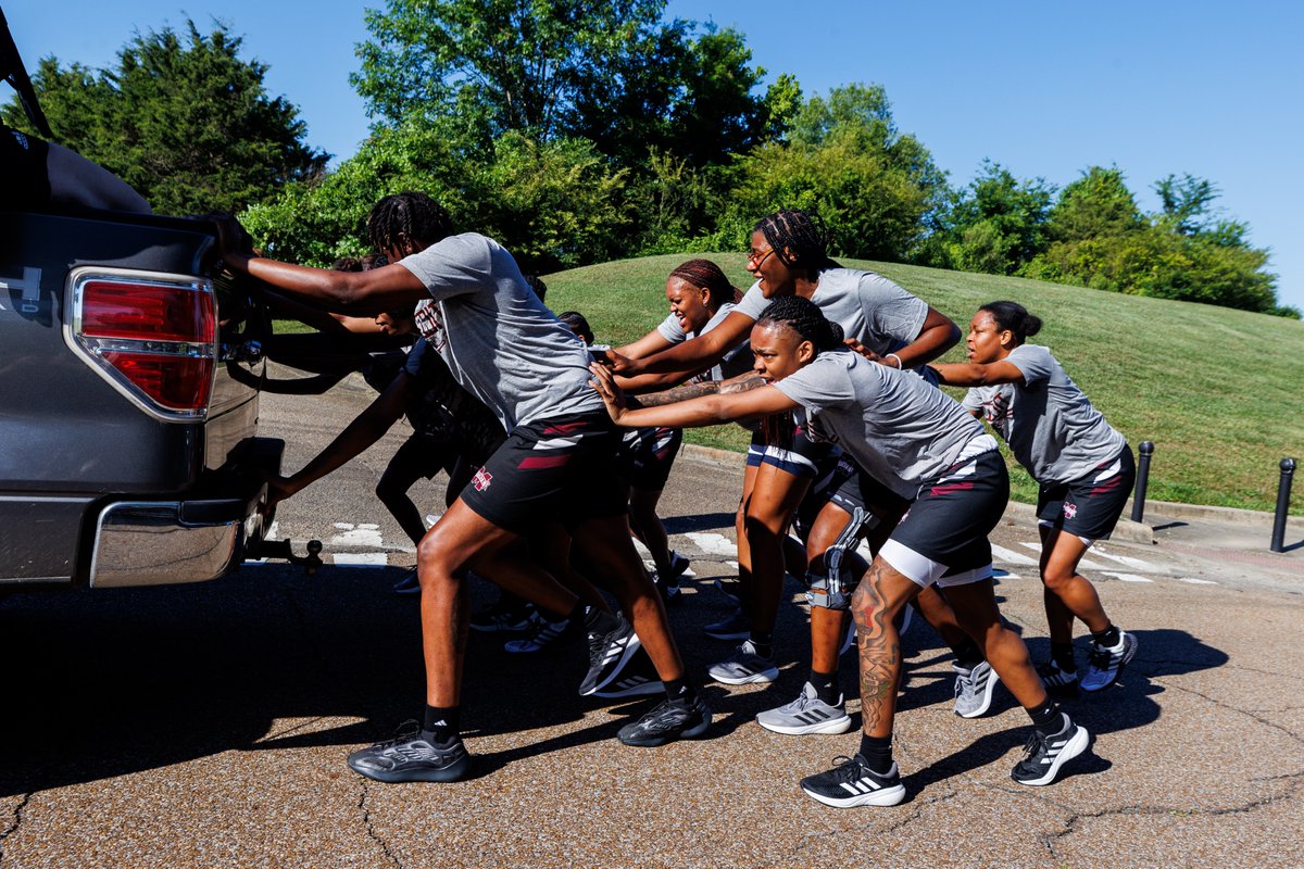 HailStateWBK's tweet photo. Pushing each other every day. 

#HailState🐶 https://t.co/hGfxDwRicS