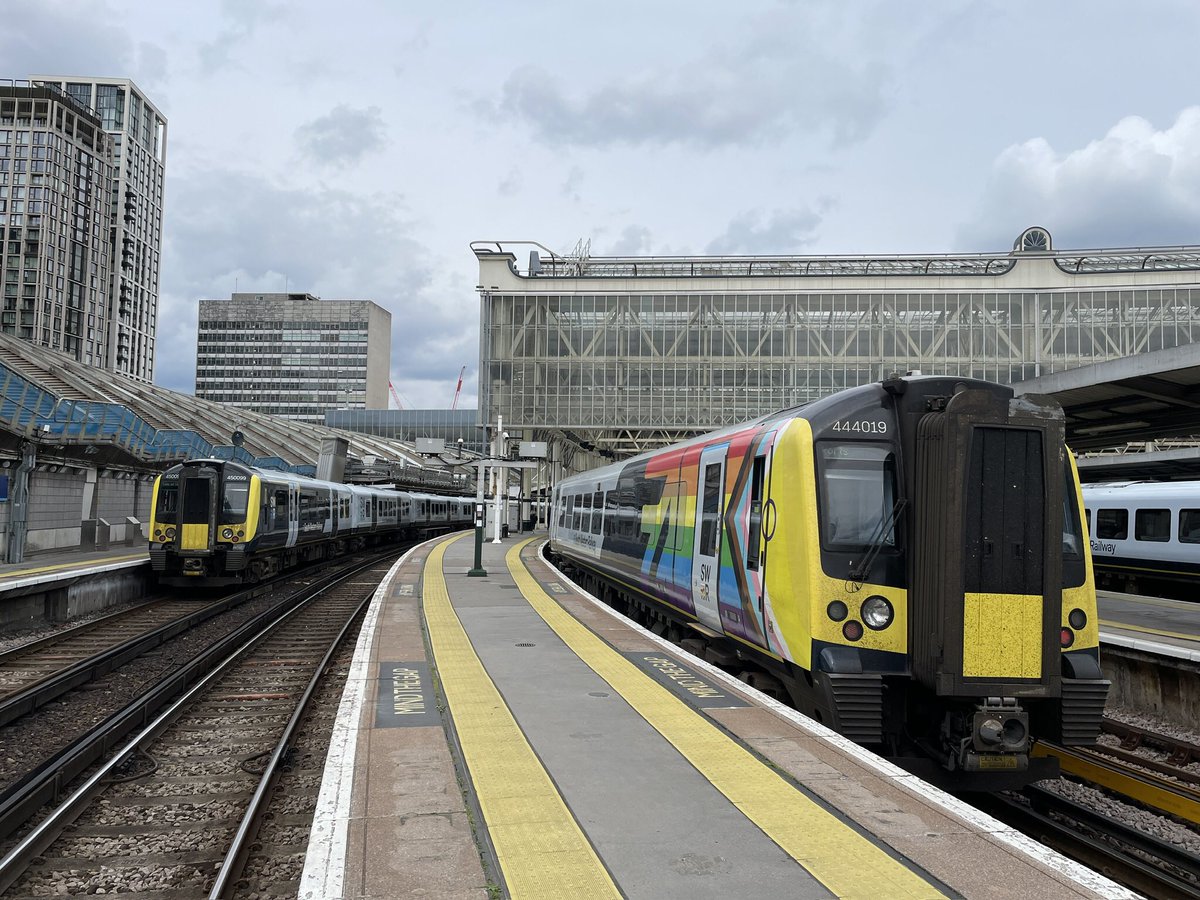 RexKram55112378's tweet image. Same job as yesterday.

Today I had our #Trainbow to London and back.