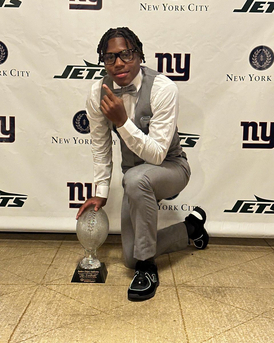LOPT__'s tweet photo. Huge congratulations to @AndrewsJosira on winning Mr. Football NYC Player Of The Year! Major accomplishment for a safety! 🫡 #HOUSECALLJOJO  @EHallFB  @coachmouse1 @ShotByLJay18  @jared_valluzzi https://t.co/W2gqu9doJ5