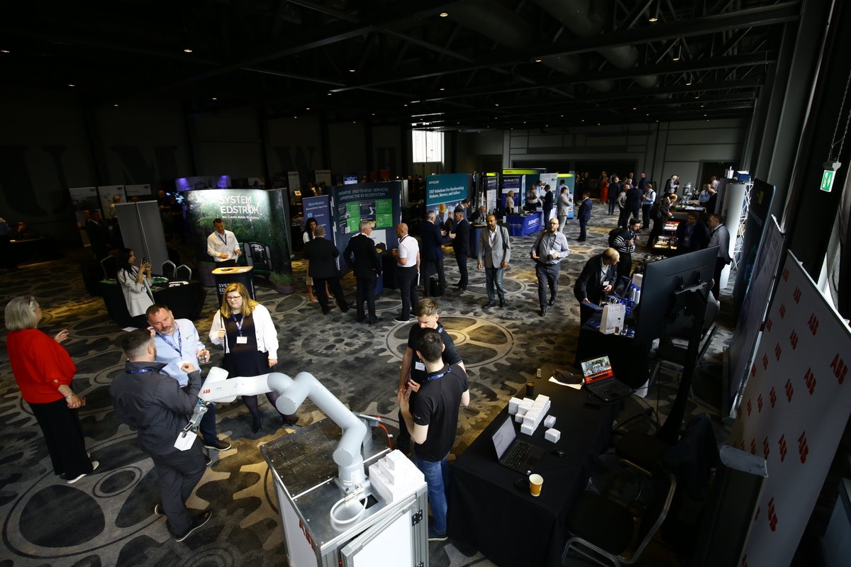 This week's Transport News Brief

✍️ <a href="/WillReeves71/">Will Reeves</a> on the value of 'industry in person', plus:

🖥️ Deep dive into electronic management tools
🗨️ Interview with <a href="/SHS_Handling/">SHS Handling</a>
📰 &amp; news from <a href="/HVSTrucks/">Hydrogen Vehicle Systems</a>, <a href="/ToyotaUK/">ToyotaUK</a> and <a href="/VolvoBusUK/">Volvo Bus UK & Ireland</a> 

➡️ smmt.co.uk/category/tnb-n…