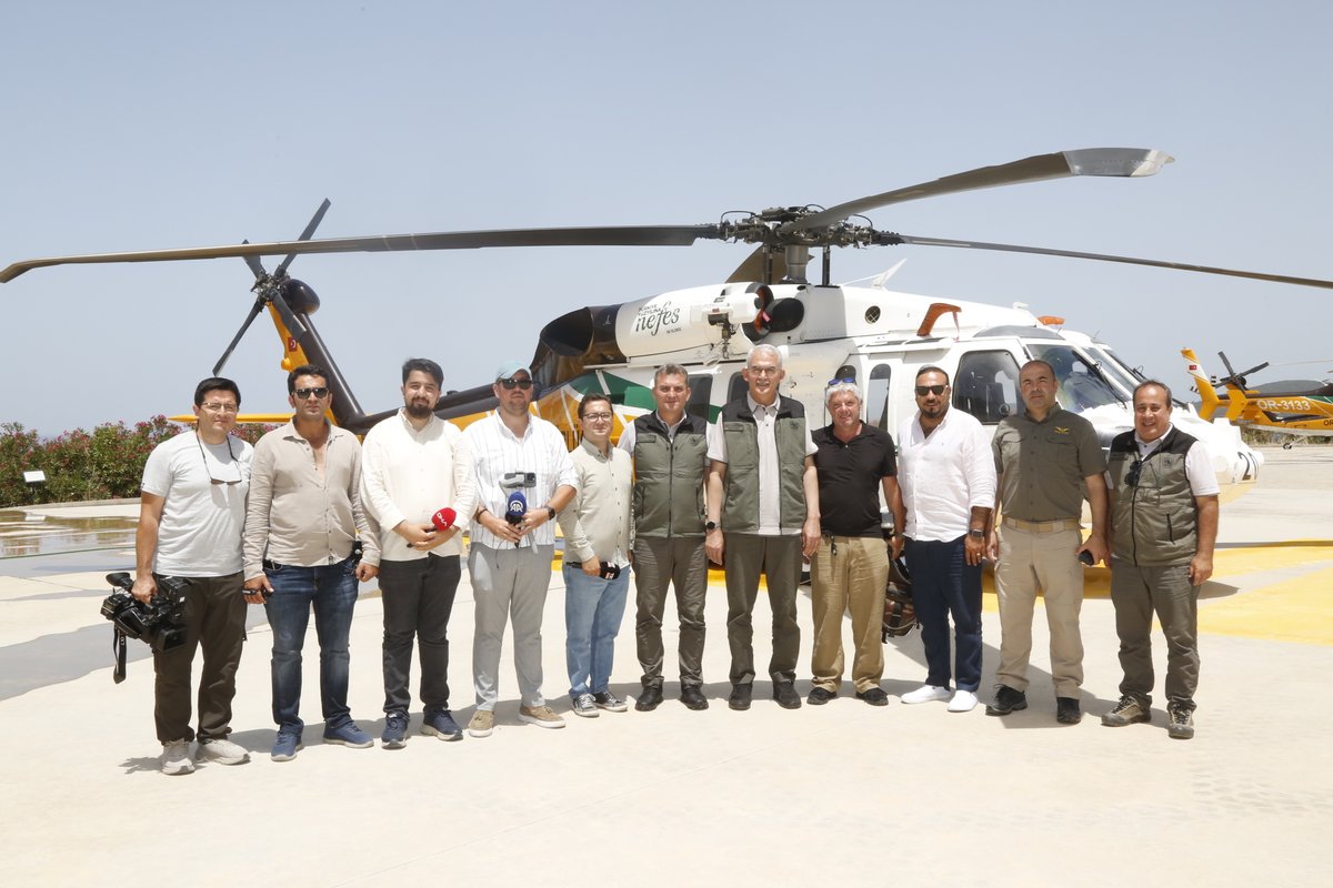 Orman Genel Müdürümüz Bekir Karacabey Muğla programının son kısmında basın mensuplarıyla bir araya geldi. Genel Müdürümüz Bekir Karacabey toplantının ardından Helikopter pist alanında verdiği röportajda orman yangınlarıyla mücadelede yapılan çalışmaları anlattı.