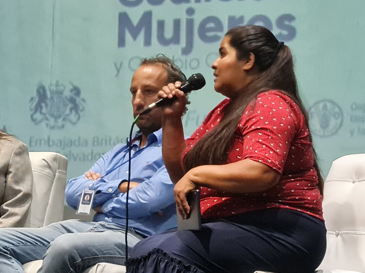 onumujeressv's tweet photo. Las mujeres estamos dispuestas a trabajar frente al cambio climático, nos recuerda Rosario en representación de la Red Hosagua durante el Foro de la Coalición Mujeres y Cambio Climático https://t.co/VHHhylvFRE