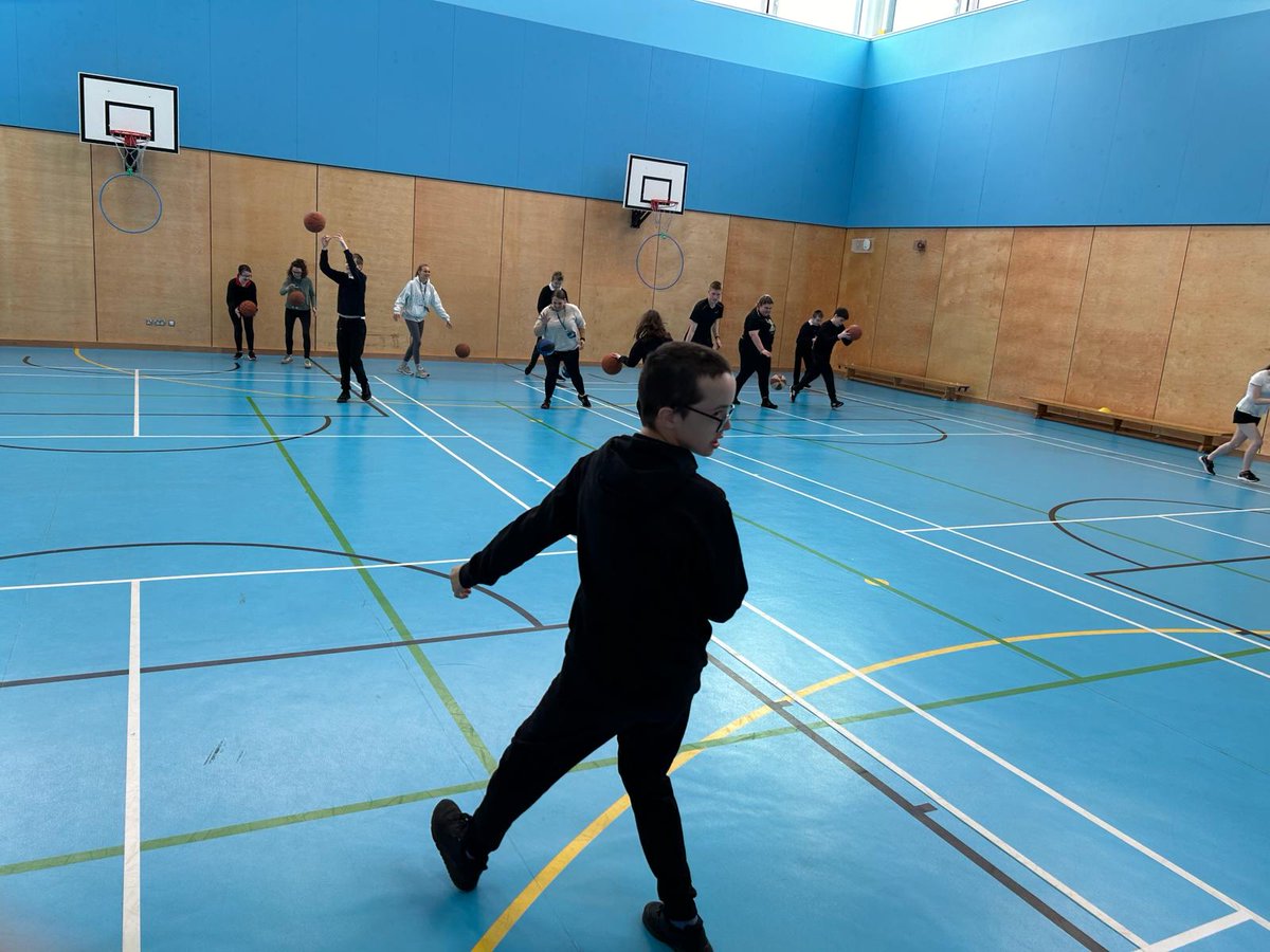 ASNRossHigh's tweet photo. Green and Tartan class loved their weekly PE 👏 today @rosshi https://t.co/sba8ggCEUR