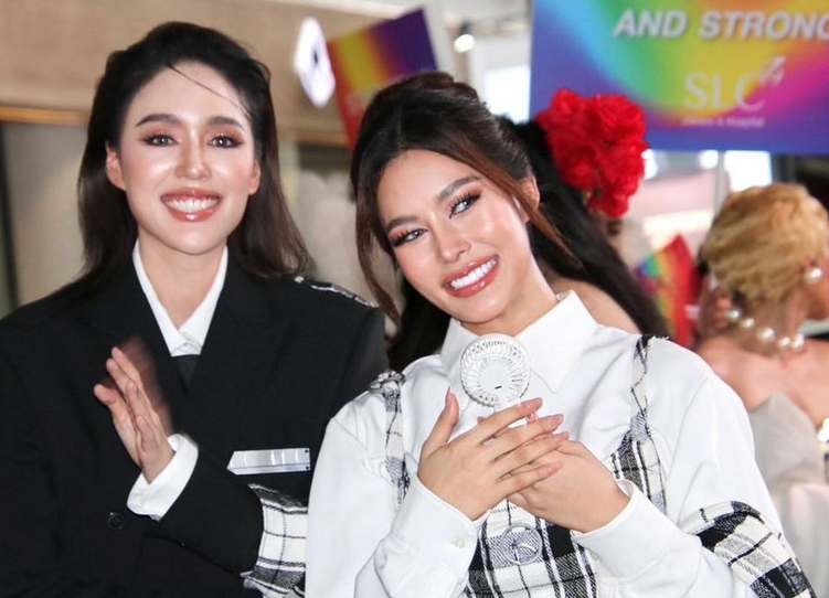 GlThinker's tweet photo. [#girllovegirlfriendtheseries]

#GLGF only follows Nitar anymore, who has been hanging out in couple looks at the Bangkok pride and has a fanmeet with Dream.

So I wonder if there has been a cast shuffle. Dream is Miss Grand Chiangmai 2024, because every GL needs a Miss Grand. ;) https://t.co/S6Sfrt8g2b