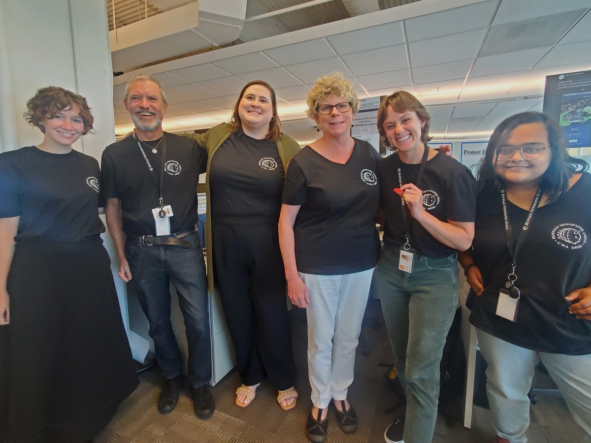 BuffaloGuild's tweet photo. Our members wore black on Wednesday at @TheBuffaloNews as we continued to show solidarity with our bargaining team, which met in person with @LeeEntNews and BN reps this week.
We're fighting for a fair contract to #protectlocaljournalism. Learn more: https://t.co/QTccYZrYDB https://t.co/9ssU09KCBb