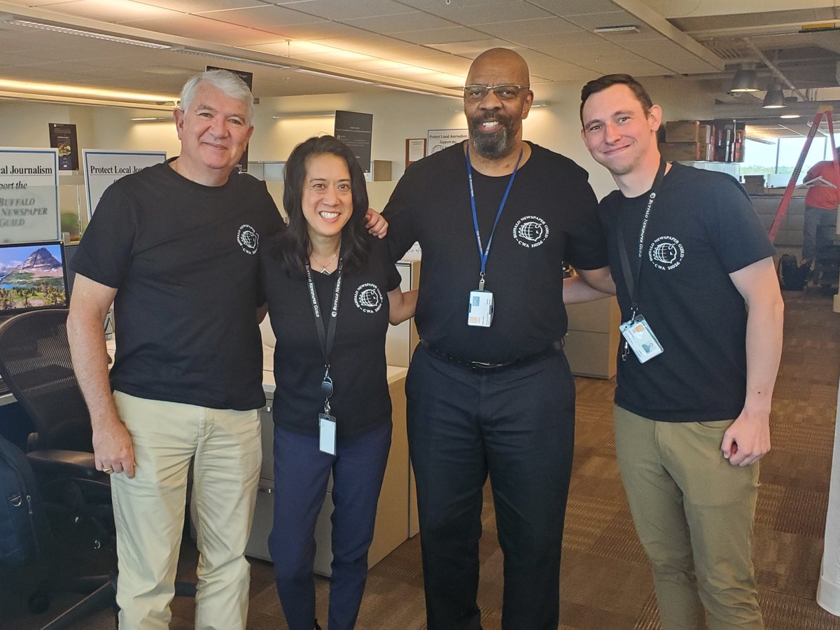 BuffaloGuild's tweet photo. Our members wore black on Wednesday at @TheBuffaloNews as we continued to show solidarity with our bargaining team, which met in person with @LeeEntNews and BN reps this week.
We're fighting for a fair contract to #protectlocaljournalism. Learn more: https://t.co/QTccYZrYDB https://t.co/9ssU09KCBb