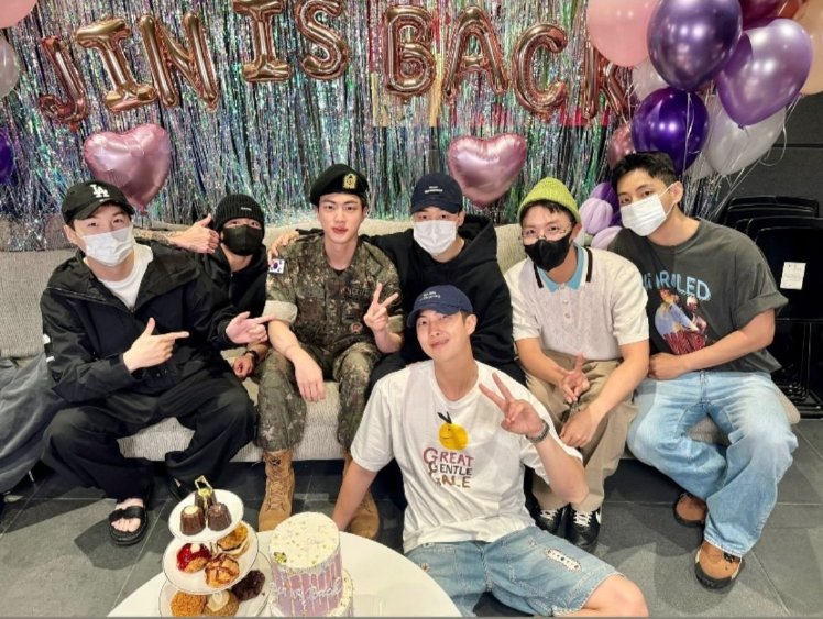 Army_SpaceBR's tweet photo. 🗣️ ATENÇÃO, CONVOCANDO TODOS OS ARMYS!

Boatos que rola sorteio de um ‘PROOF (Standard Edition)’ se chegarmos a 5K armys na sala do RÁDIO FESTA!

Vamos comemorar os 11 anos do BTS! Entrem e comentem

BARMY RADIO FESTA

📻 https://t.co/fsoydtz99P
🔗 https://t.co/313W923696 https://t.co/Cw6KWHHWRV