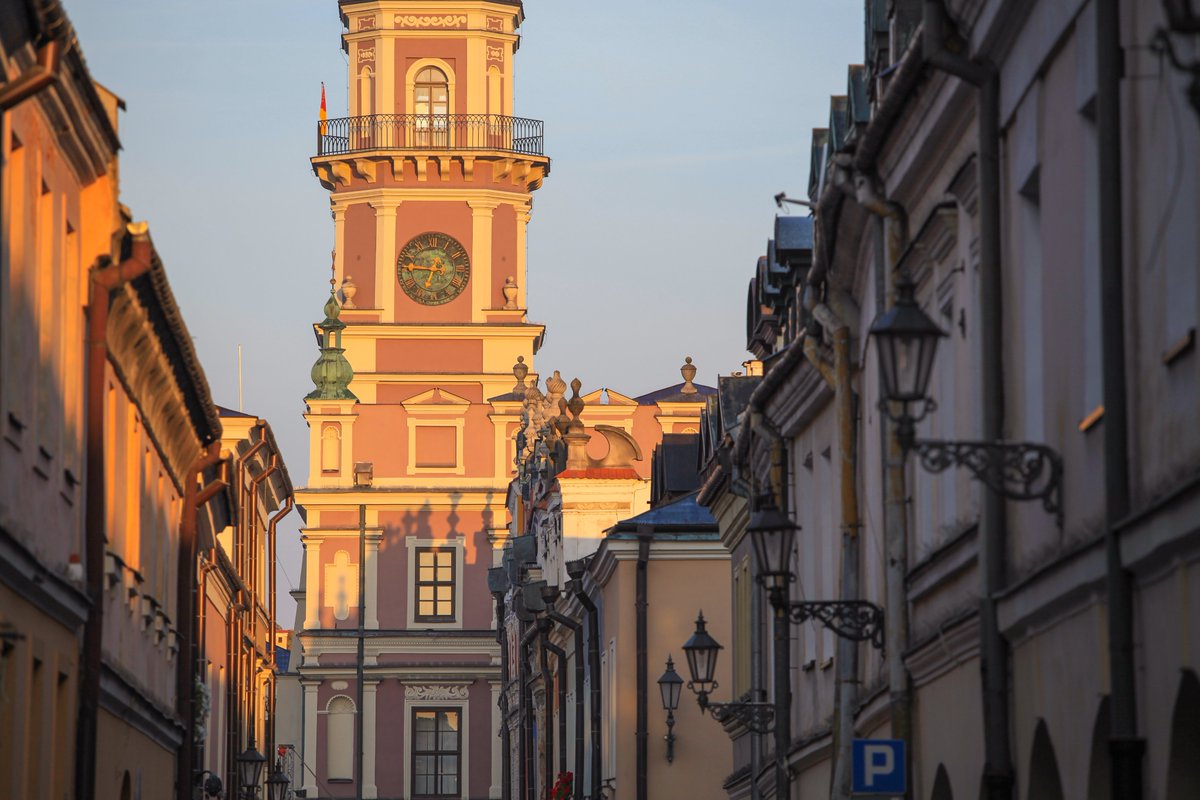 PolandTravel_UK's tweet photo. 🌟How many of these iconic Krakow sites have you seen?​  

📍Wawel Hill and Castle

📍St. Mary’s Basilica

📍Town Hall Tower

📍Church of Saints Peter and Paul

🌟What's next on your travel list? 

#DiscoverPoland https://t.co/yi5eLkRYX7