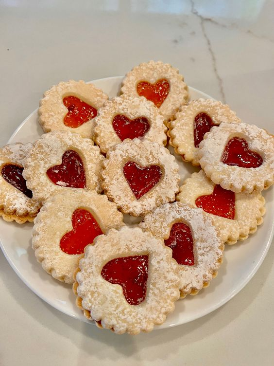 daily_dolce's tweet photo. Heart jam cookies <3 https://t.co/y60isrWJyb