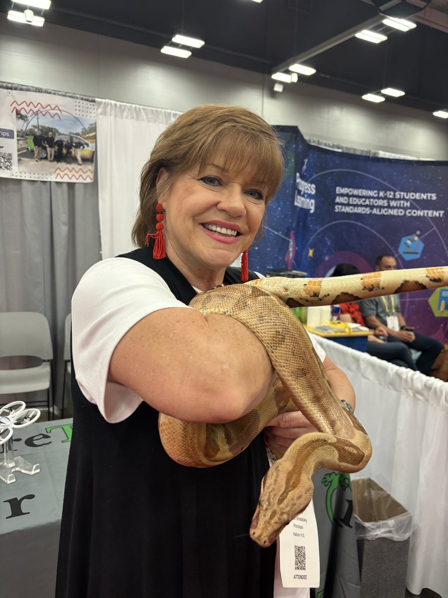 Liz Pena tweet media