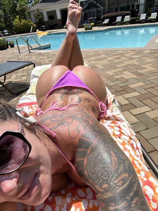 I&rsquo;m trying get those tan lines 💦💦 https://t.co/s9Qmxr4LaJ