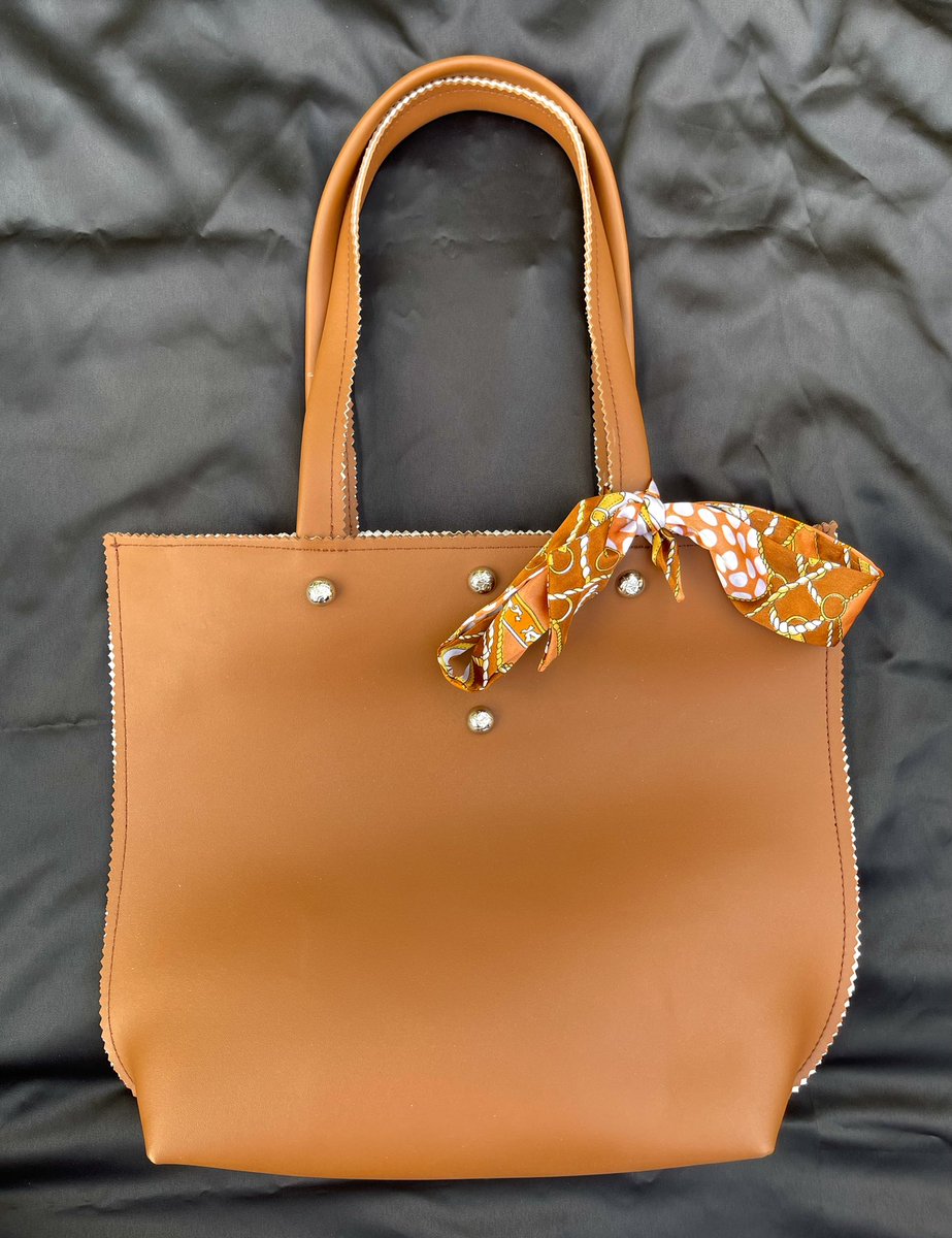 sylviamg_'s tweet photo. Hi Everyone! 
I sell very affordable and stylish leather bags 
perfect for work, school, church or just some casual outing.
Regular size:  #4800 for black, #4500 for other colours
Large size: #6000 for black, #5700 for other colours
 
Nationwide delivery 🚚 https://t.co/laXjDrUJmi