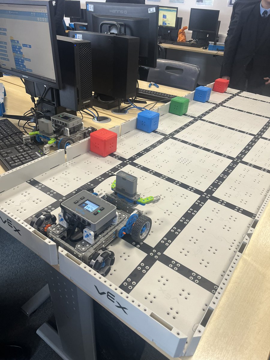 annacrawte's tweet photo. Such a privilege to watch the robotics competition @Bedford_Academy with @BedfordSchool supported by @TheHarpurTrust and @heartacadtrust Very honoured to present the trophies and certficates! https://t.co/fOrekQXHwV