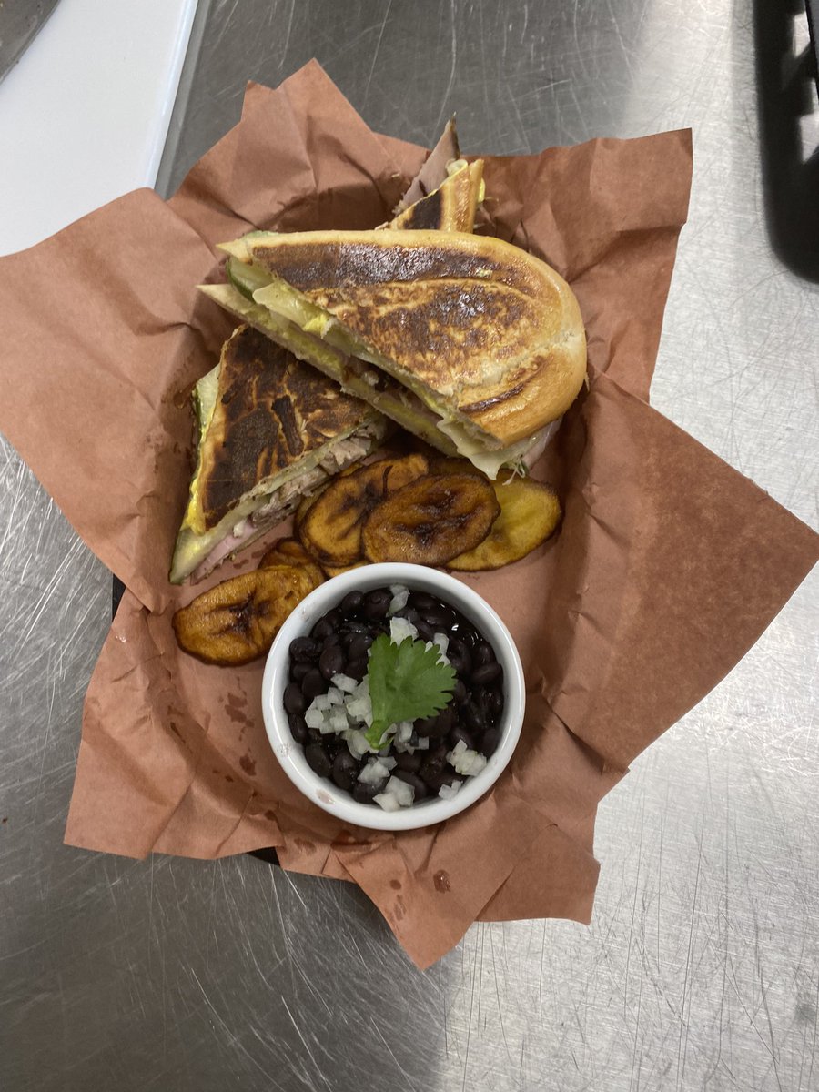 gabbyskitchennn's tweet photo. Cuban sandwiches, plantain, and black beans. https://t.co/avHVWSjaYb